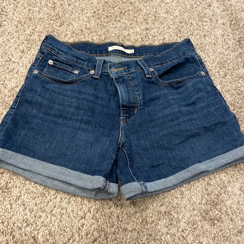 Levi’s Mid Length Denim Shorts - 28